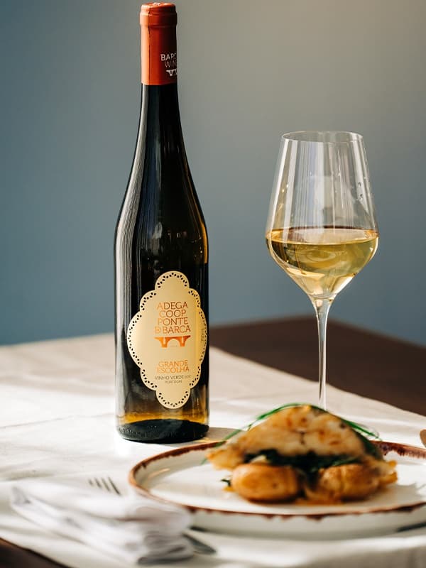 Вино Гранде Ескола, Віньо Верде, Бранко / Grande Escolha, Vinho Verde, Branco, Adega Ponte da Barca, біле напівсухе 0.75л