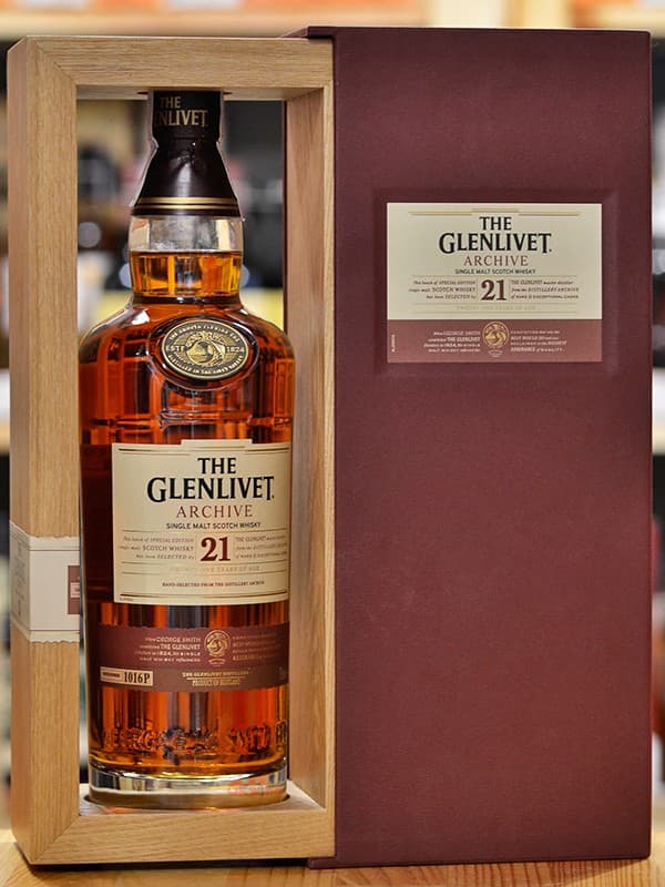 Віскі Гленлівет / Glenlivet, 21 рік, 43%, 0.7л, в подарунковій коробці