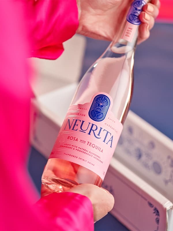Напій на основі текіли Неуріта, Роса / Neurita, Rosa, 35%, 0.7л
