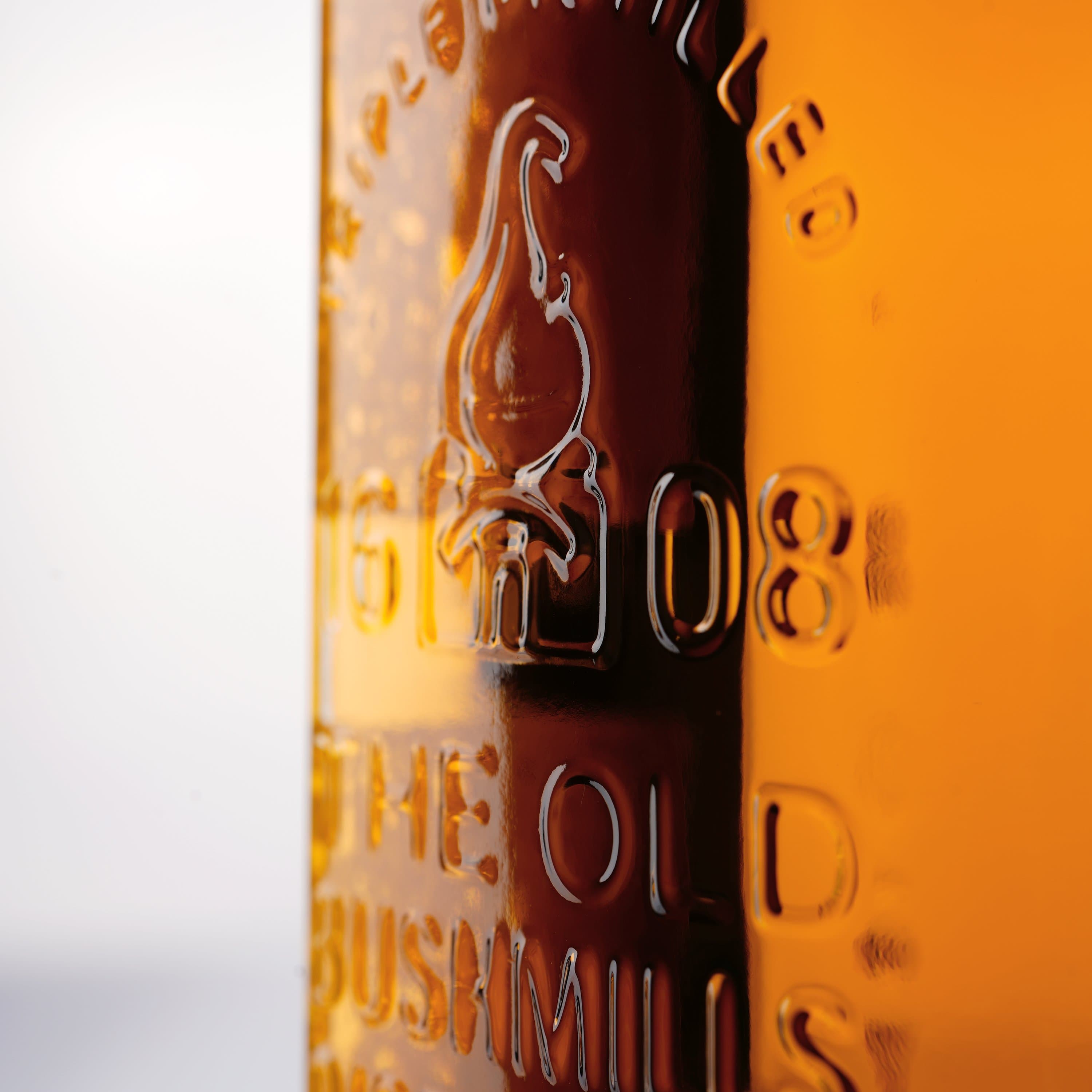 Віскі Bushmills Single Malt 10 років витримки 40% 0.7 л у тубусі