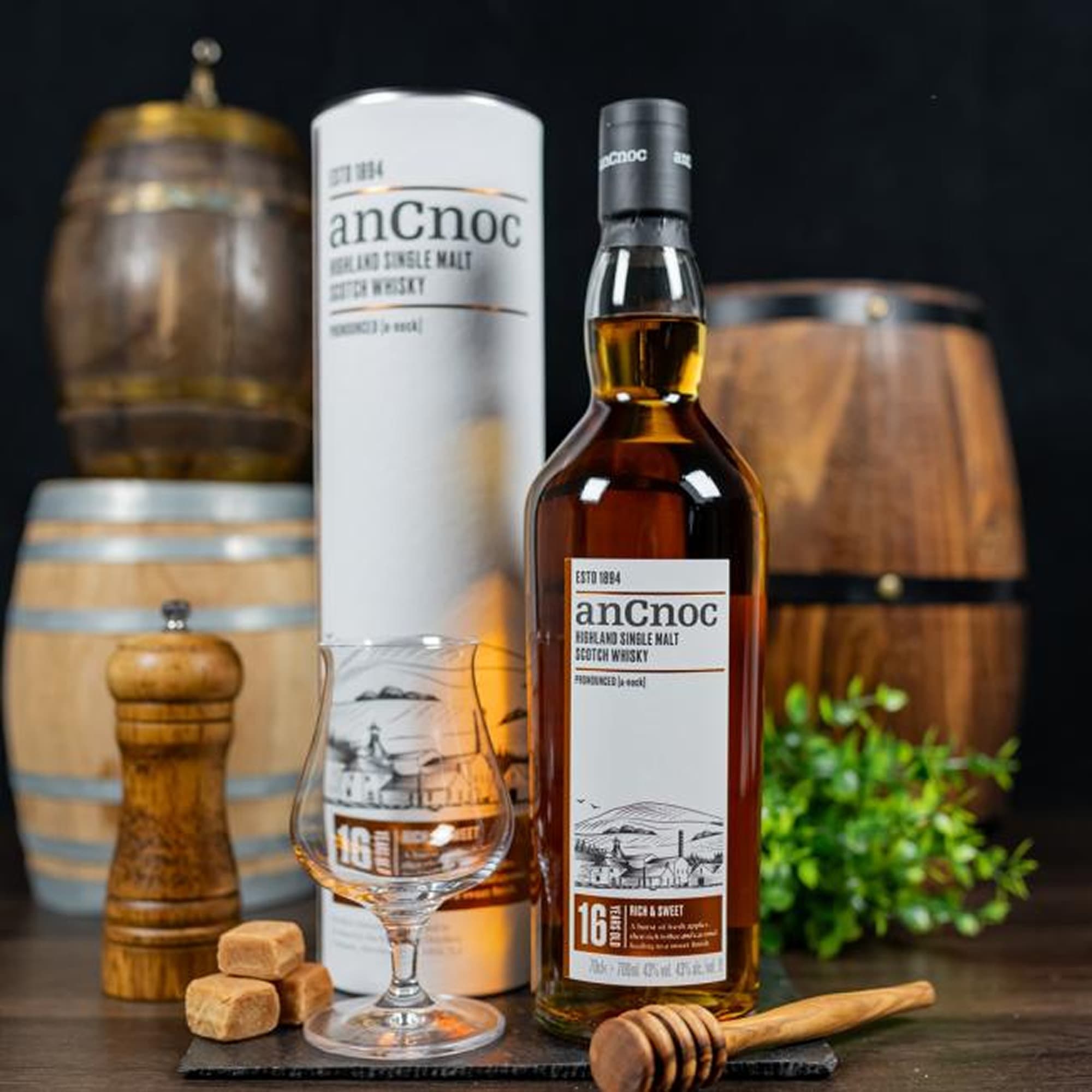Віскі anCnoc Highland Single Malt 16 y.o. в подарунковій упаковці 43% 0.7 л