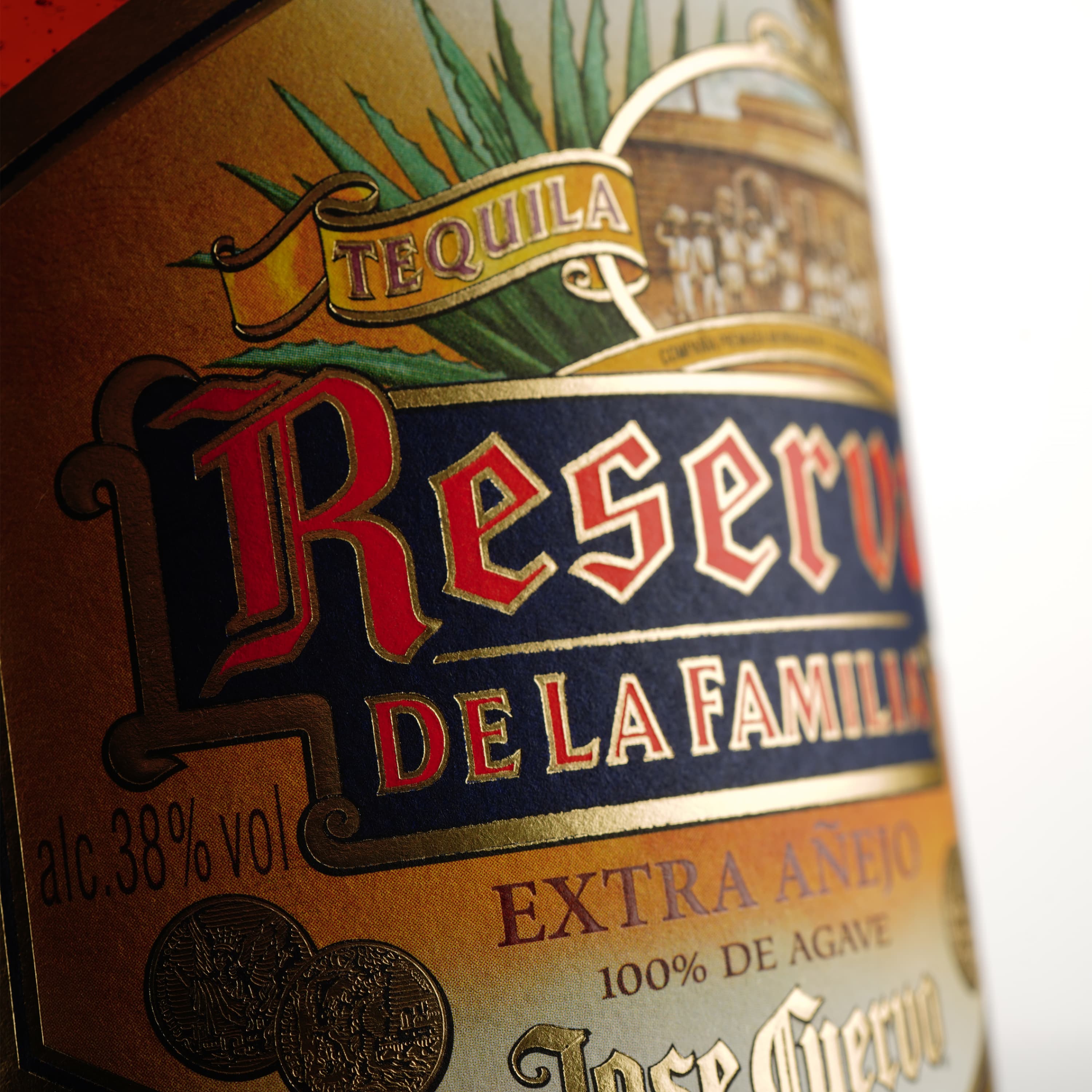 Текіла Jose Cuervo Reserva de la Familia 100% Agave 38% 0.7 л у подарунковому пакуванні