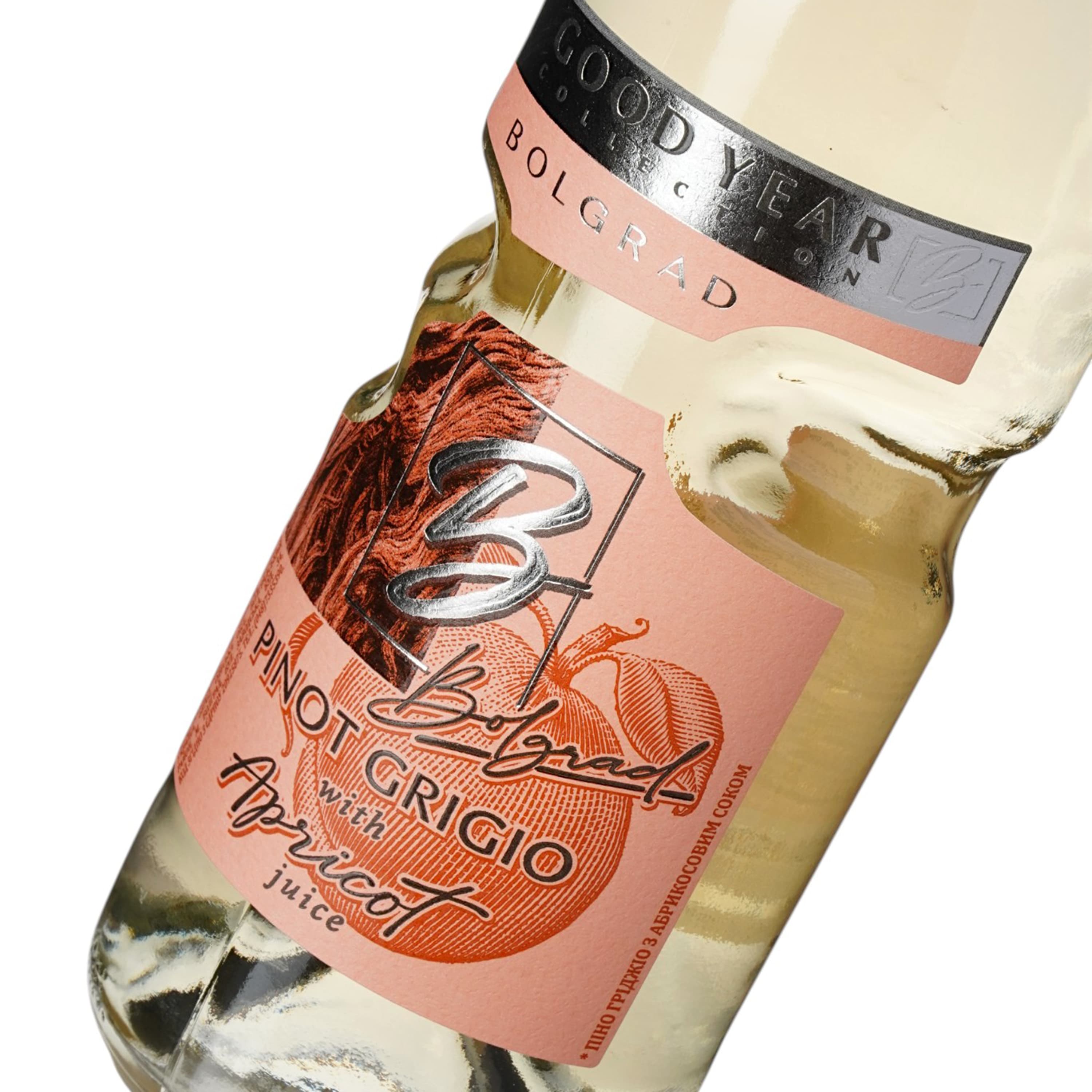 Винний напій Bolgrad Good Year напівсолодкий білий Pinot Grigio with Apricot juice 10% 0.75 л