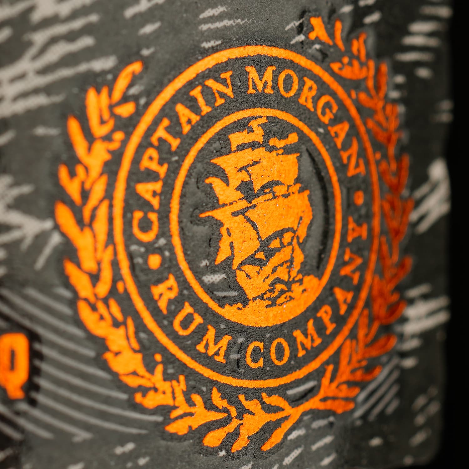 Алкогольний напій Captain Morgan Black Spiced 40% 1 л